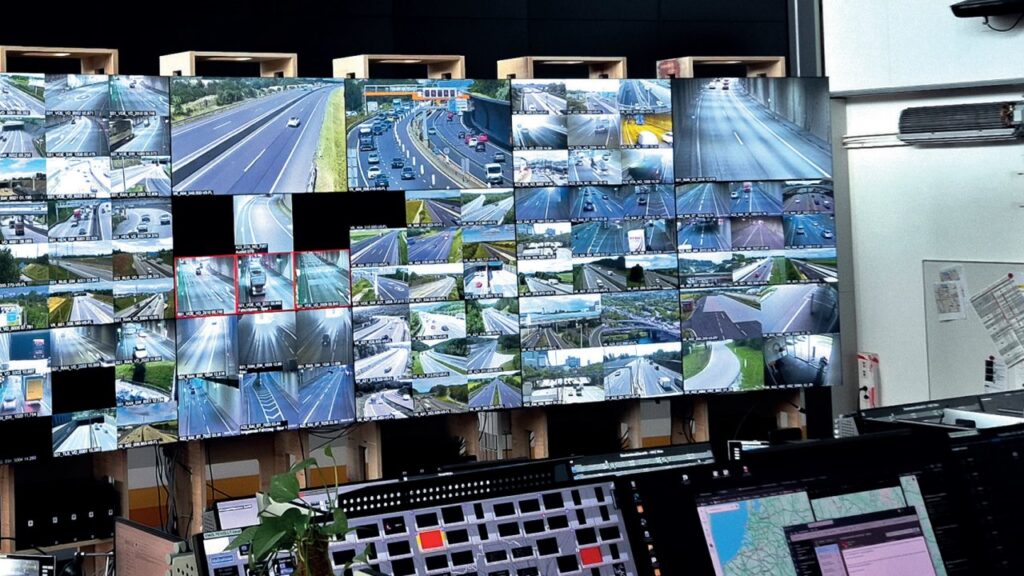 ASFINAG-Leitstelle Wien-Inzersdorf: provisorische Videowall im laufenden Betrieb während der Modernisierung